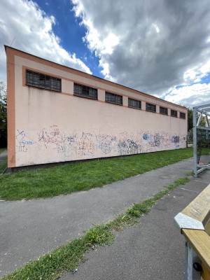 Graffiti a street art