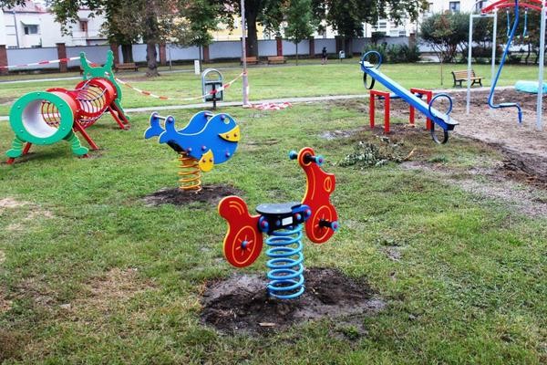 Houpačky, prolézačky