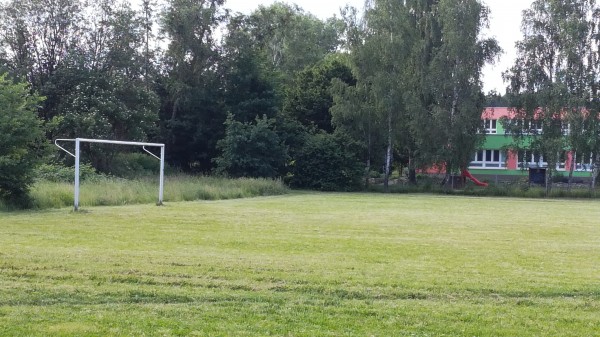 Revitalizace plochy mezi dolní částí ulice Lesní a MŠ v ulici Zahradní. Vybudování areálu víceúčelového a vícegeneračního hřiště.